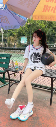 英超球星Leisu最新动态：赛场内外精彩瞬间